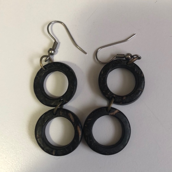๐ Coconut Shell Earrings - Picture 1 of 2